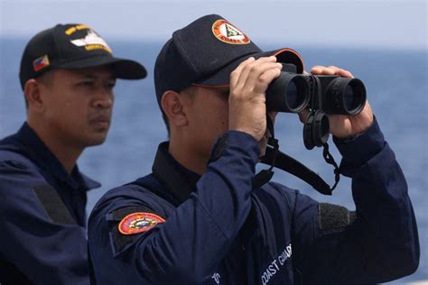 Binoculars in Tagalog.
